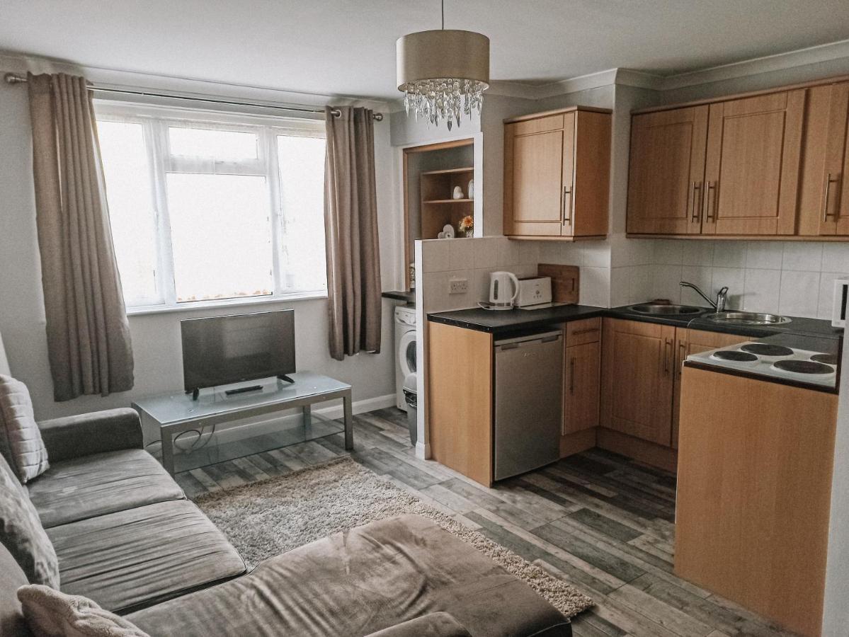 Esplanade Court Apartment With Communal Seasonal Heated Pool بيغْنْتون المظهر الخارجي الصورة
